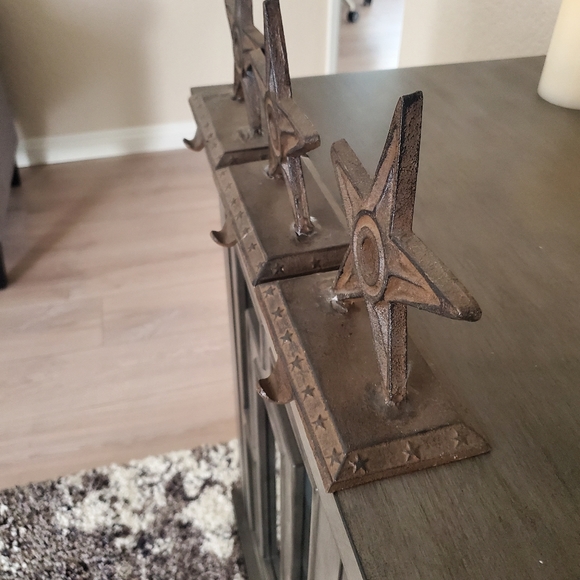 Vintage Cast Iron Rustic Star Stocking Holders - Picture 6 of 13